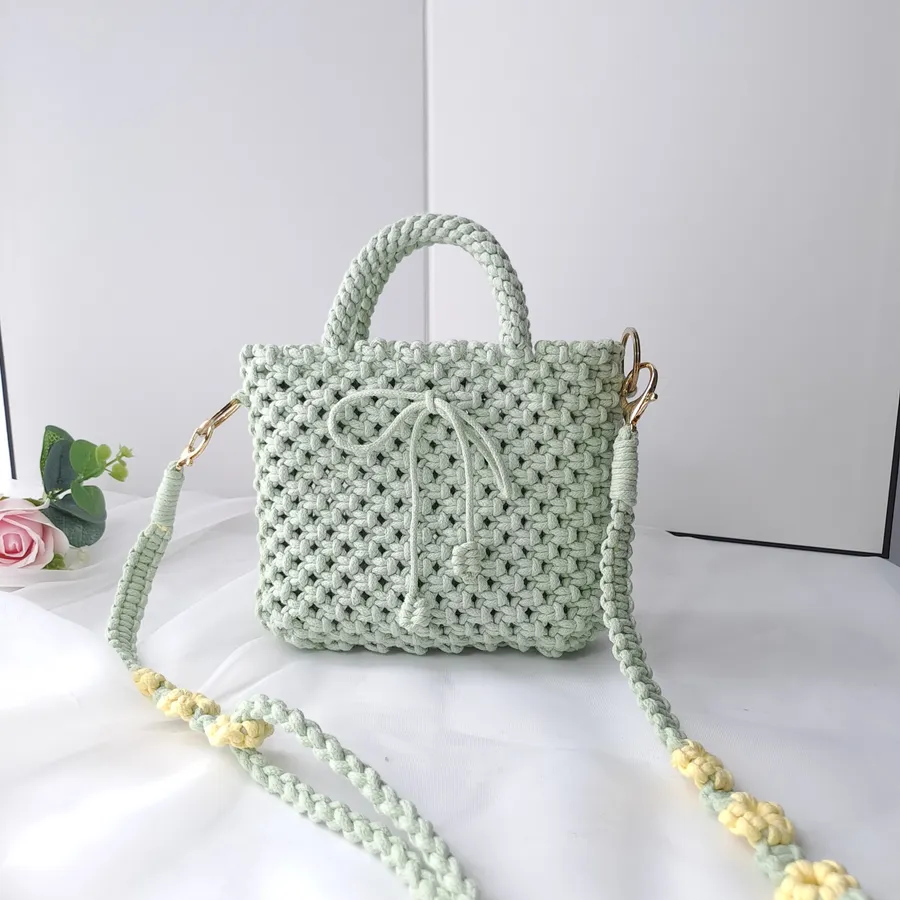 Mini Green — Túi macrame xanh mint với hoa vàng nhỏ